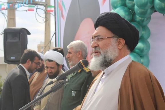 نماینده خامنهای در کهگیلویه و بویراحمد: دانشآموزان به جای درس دنبال فضای مجازیاند