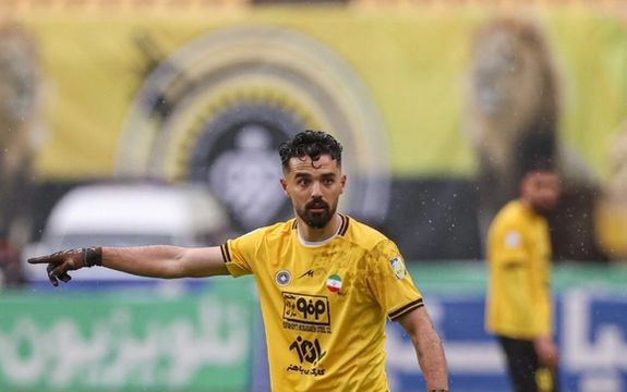 «امیدوارم من را بخشیده باشید»؛ نورافکن از هواداران فوتبال عذرخواهی کرد