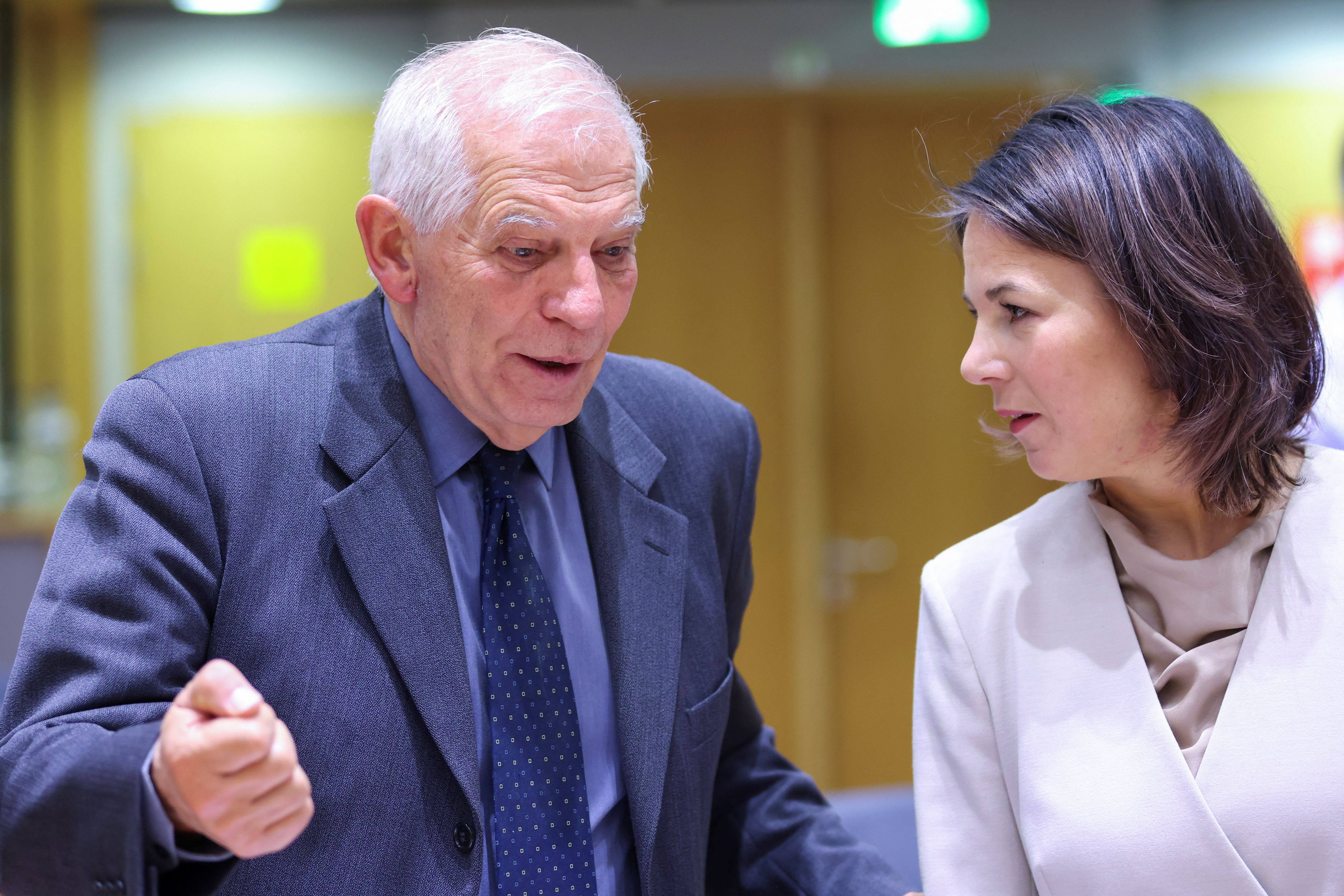 الاتحاد الأوروبي وبريطانيا يضيفان عشرات الأفراد والمؤسسات الإيرانية على قائمة العقوبات