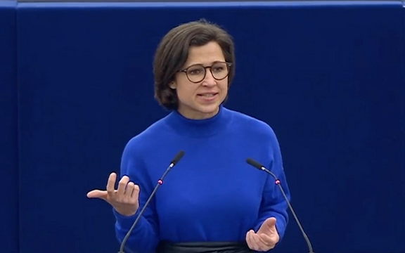 هانا نیومن: رژیم ایران دختران را برای رقص زندانی میکند، اما مسمومکنندگان دختران آزادند