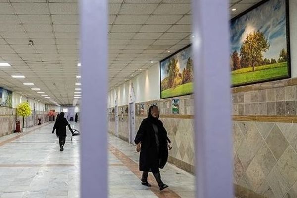 بعد إخلائه من السجينات السياسيات.. دبلوماسيون من 28 دولة يزورون سجن "قرتشك" الإيراني