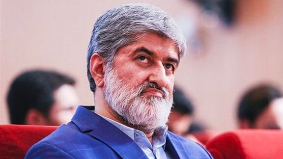 علی مطهری: نظام با روسری راه آمد اما الان ساق پا و شکم هم بیرون است