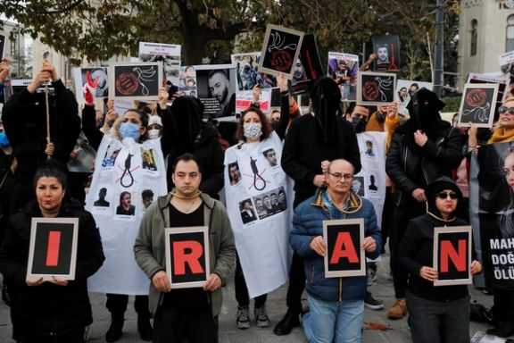 People take part in a protest against the Islamic regime of Iran following the death of Mahsa Amini, in Istanbul, Turkey December 10, 2022.