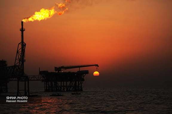 An Iranian oil facility in the Persian Gulf