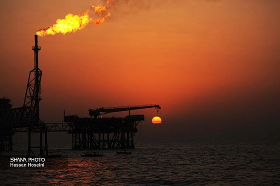 An Iranian oil facility in the Persian Gulf