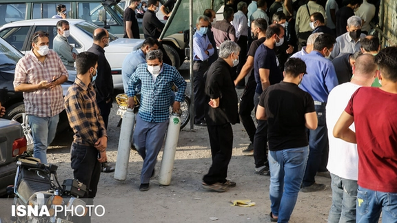 ایسنا: کپسول اکسیژن با پنح ساعت شارژ در مشهد ۳ میلیون تومان فروخته میشود