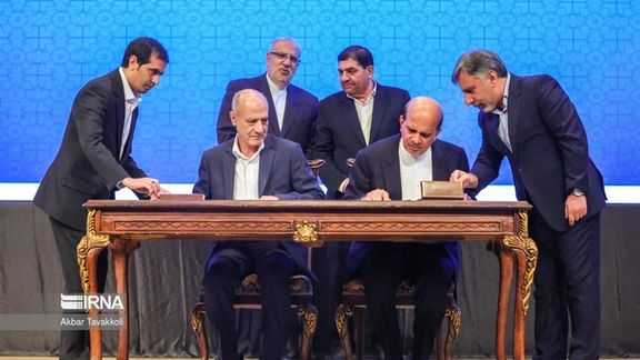 Iran’s Vice President Mohammad Mokhber (top right) and Oil Minister Javad Owji (top left) watching over as CEO of the National Iranian Oil Company (NIOC) Mohsen Khojasteh Mehr (2nd right) signs a contract with CEO of Dasht Azadegan Arvand consortium Hossein Zanganeh for development of the southwestern Azadegan oilfield, Tehran, March 17, 2024