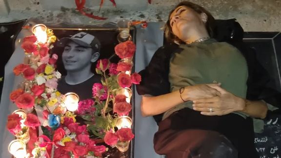 مادر سیاوش محمودی: با وجود شلیک به سر سیاوش، گلوله ناپدید و دوربینها پاک شد