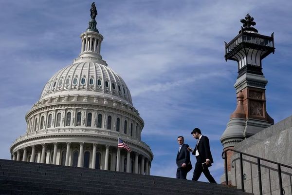 US Lawmakers Highlight Lack Of Iran Sanctions Enforcement
