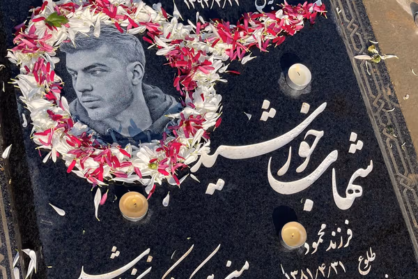 شهاب خورشید را کشتند و حق داشتن مزار را هم از او گرفتند