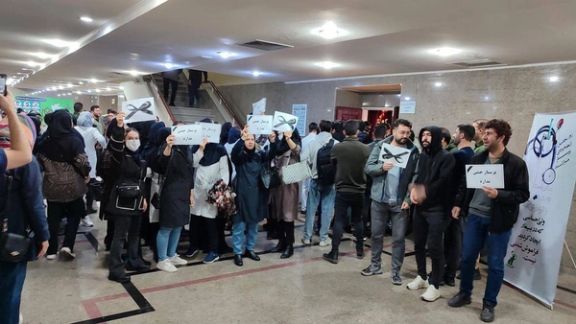 احتجاجات "غير مسبوقة" للممرضين بعدة مدن إيرانية.. ودعوات لإضراب شامل في "يوم الممرض"