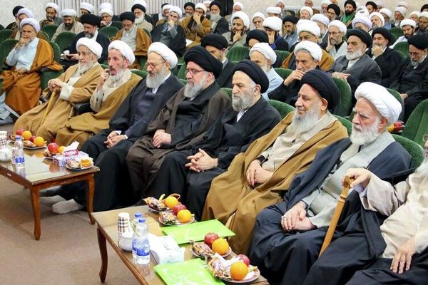 علماء في حوزة قم الإيرانية يعربون عن قلقهم بسبب الانقسام حول "الاعتراف بإسرائيل"