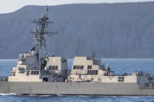 ناوهای جنگی آمریکا برای نخستینبار از زمان آغاز جنگ ایران از تنگه هرمز عبور کردند