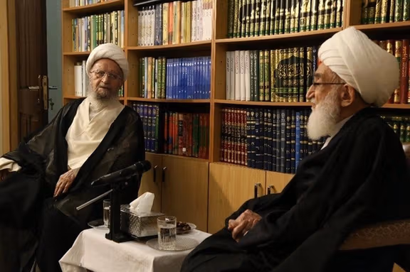 مکارم شیرازی و نوری همدانی تهدیدکنندگان خامنهای را «محارب» خواندند