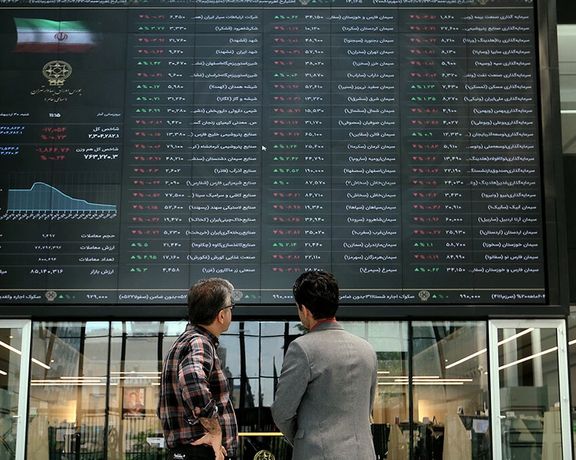 شاخص کل بورس در پایان معاملات، با ریزش ۶۲ هزار واحدی به ۲ میلیون و ۱۰۶ هزار واحد رسید