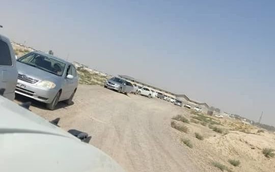 شماری از شهروندان برای برقراری تماس و دسترسی به اینترنت به مناطق مرزی افغانستان رفتند