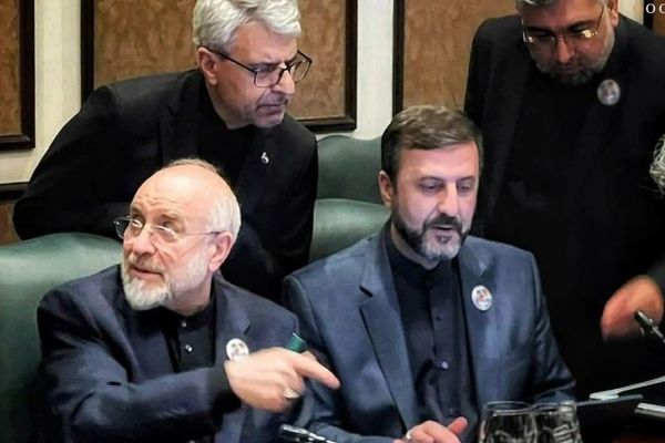 سي إن إن: مسؤولون كبار في الحرس الثوري يصلون إلى باكستان لتقديم المشورة للوفد الإيراني