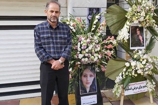 لاحتجاجه على أحكام الإعدام.. القضاء الإيراني يتهم والد مهسا أميني بـ"نشر الأكاذيب"