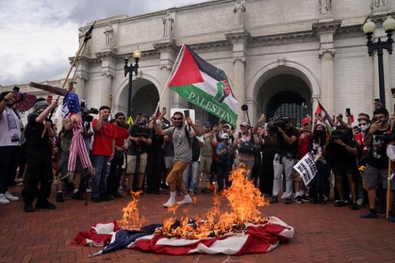 Pro-Palestinian demonstrators burn a US flag, on the day of Israeli Prime Minister Benjamin Netanyahu's address to a joint meeting of Congress, on Capitol Hill in Washington, United States, July 24, 2024.