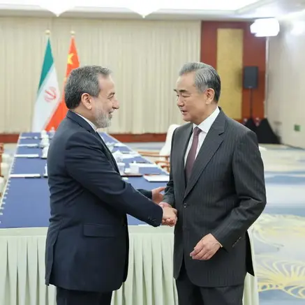 وزیر امور خارجه چین در تماس با عراقچی خواستار ازسرگیری مذاکرات هستهای شد