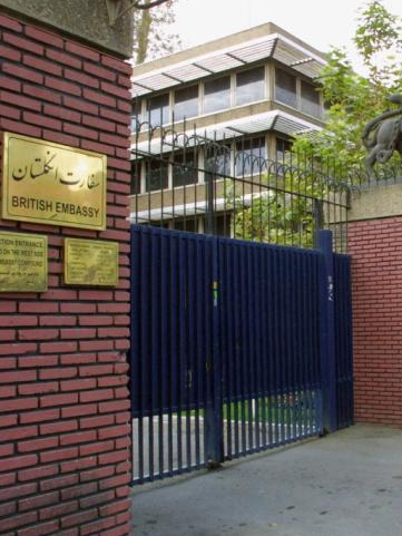 ادامه موج تعطیلی سفارتخانهها؛ بریتانیا، ایرلند و سوئیس نیز دیپلماتهای خود را خارج کردند