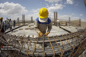 Iran’s 45% minimum wage increase faces criticism over inflation gap