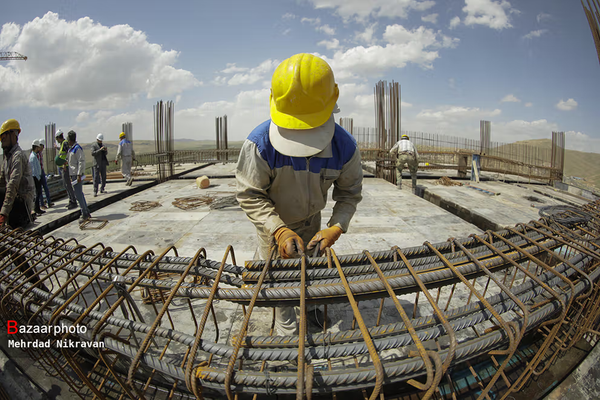 Iran’s 45% minimum wage increase faces criticism over inflation gap