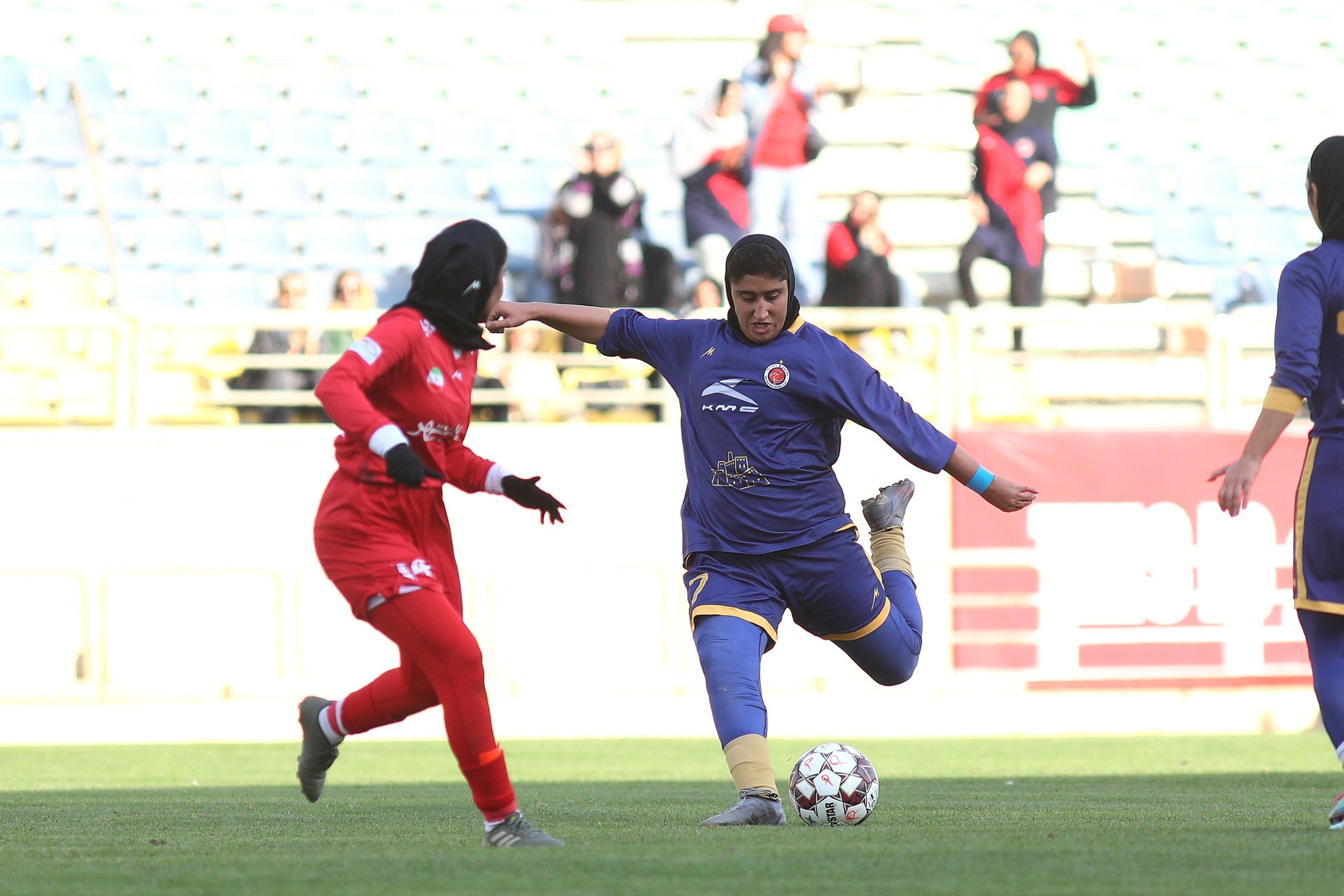 عذرخواهی باشگاه خاتون بم از پرسپولیس بابت خوشحالی بازیکنش با پرچم استقلال