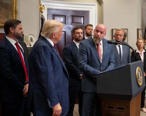 بازتاسیس آزمون آمادگی جسمانی آمریکا با حضور ترامپ و تریپل اچ، اسطوره کشتیکج