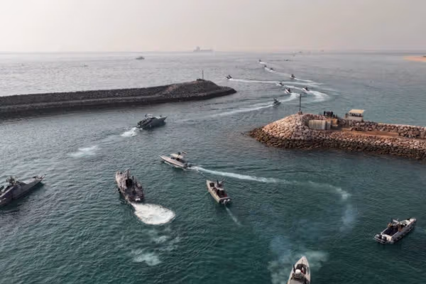 نیروی دریایی سپاه: با ادامه محاصره دریایی، وضعیت تنگه هرمز به حالت قبلی باقی میماند