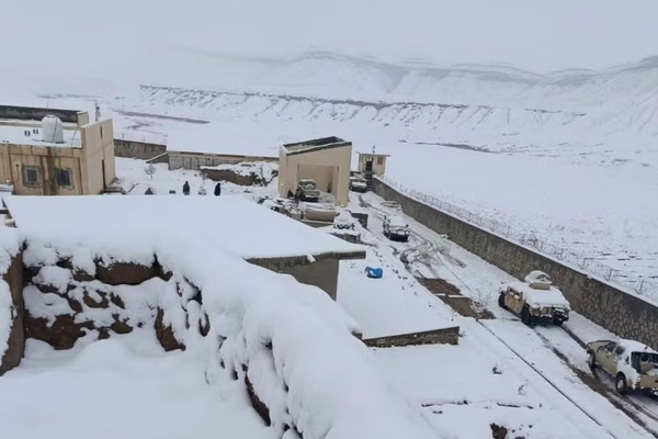 افغانستان اینترنشنال: چند مهاجر افغان هنگام ورود به ایران بر اثر سرما جان باختند