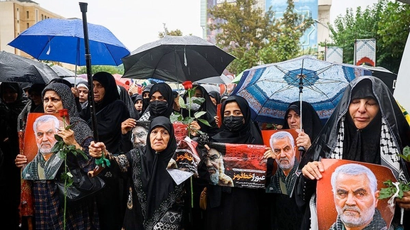 فشار حامیان حکومت به مقامها برای انتقام کشته شدن حسن نصرالله