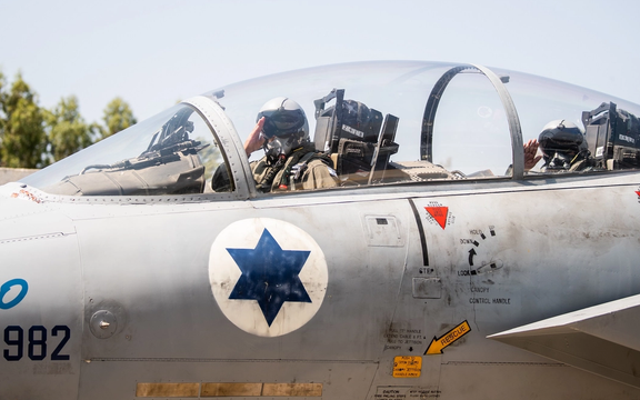 القناة 12 الإسرائيلية: تل أبيب تكثف ضرباتها في لبنان تحضيراً لحرب محتملة مع طهران