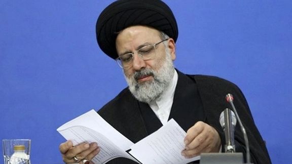 نماینده مشهد: رئیسی گاهی نامههای کوچک مردم را خودش میخواند