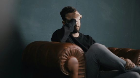 أزمة صامتة في إيران: 25 % من المواطنين يعانون اضطرابات نفسية