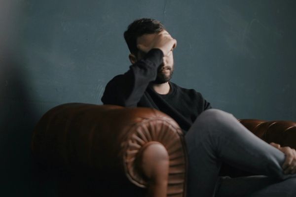 أزمة صامتة في إيران: 25 % من المواطنين يعانون اضطرابات نفسية