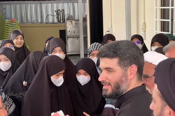 مداح دفتر خامنهای به حوزه علمیه زنان در تایلند رفت