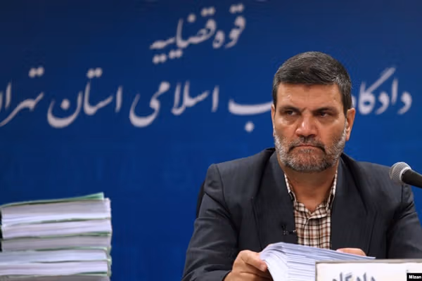 فعال سیاسی:قاضی صلواتی در جنگ ۱۲ روزه در سرداب امامزاده صالح میخوابید