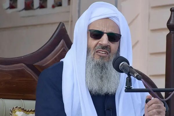 خطيب أهل السُّنّة في إيران ينتقد المضايقات الأمنية واختلاق القضايا ضد المواطنين