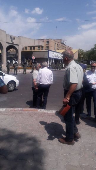 بازنشستگان هواپیمایی هما برای پیگیری افزایش حقوق و وضعیت معیشتی تجمع اعتراضی برگزار کردند