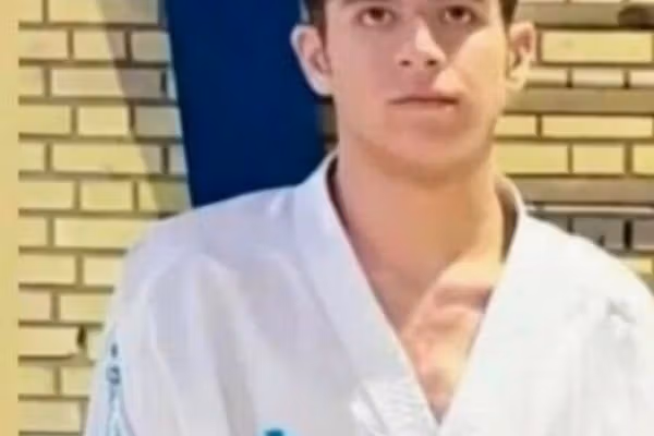 ساسان آزادوار، قهرمان ورزشی ۲۱ ساله، در خطر فزاینده اعدام قرار دارد