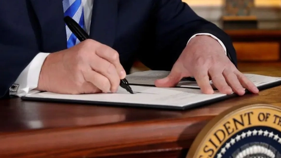 أوامر تنفيذية من ترامب ضد إيران "قيد الإعداد لتوقيعها في اليوم الأول"