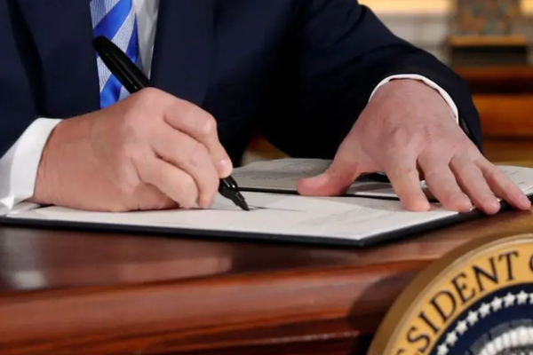 أوامر تنفيذية من ترامب ضد إيران "قيد الإعداد لتوقيعها في اليوم الأول"