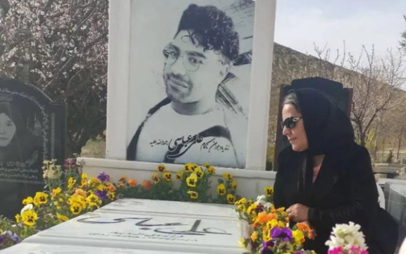 مادر علی عباسی از کشتهشدگان خیزش انقلابی، به ۶ سال حبس محکوم شد