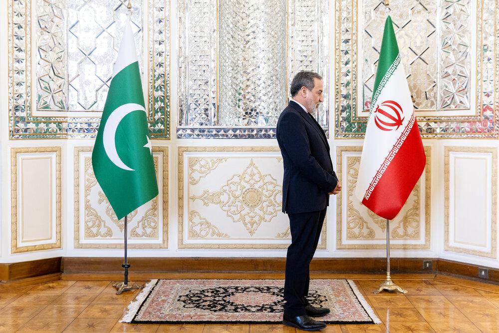 همزمان با آتش‌بس در لبنان، ویتکاف و عراقچی راهی سوئیس شدند