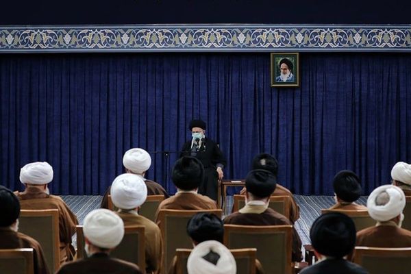 "خبراء القيادة" الإيراني يرفض "الإهانات غير المسبوقة" للمرشد خامنئي