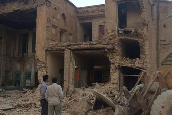 تخریب بافت تاریخی شیراز و عودلاجان تهران به قصد قبرفروشی در اطراف امامزادهها