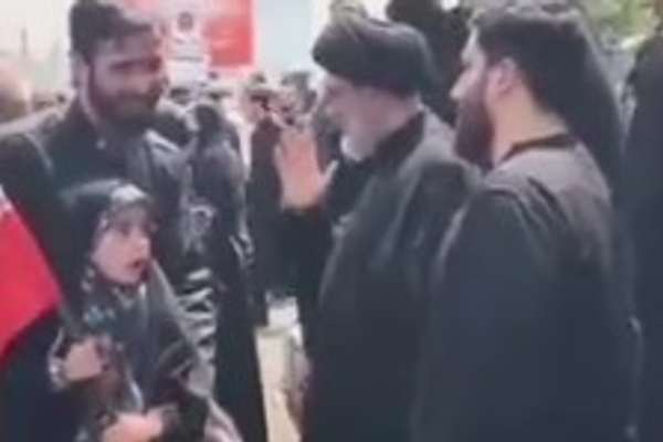 رغم اختبائه.. وسائل إعلام الحرس الثوري تزعم حضور ابن خامنئي مراسم تشييع قتلى الحرب