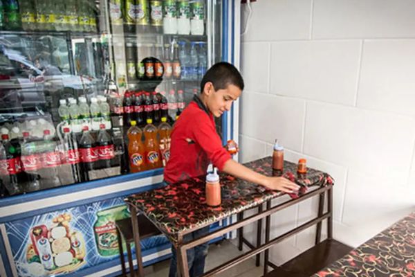 وكالة إيرانية: الأطفال والنساء والأجانب ضحايا "العمل القسري" في ورش طهران