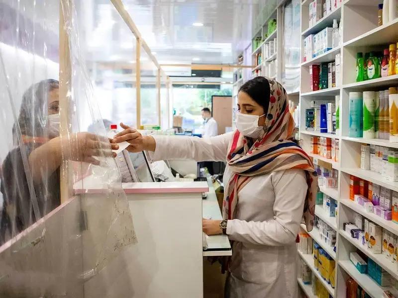 جمعية الصيادلة في إيران ترفض ربط صرف الدواء بالحجاب.. وتؤكد: مشكلتنا في شح الأدوية 